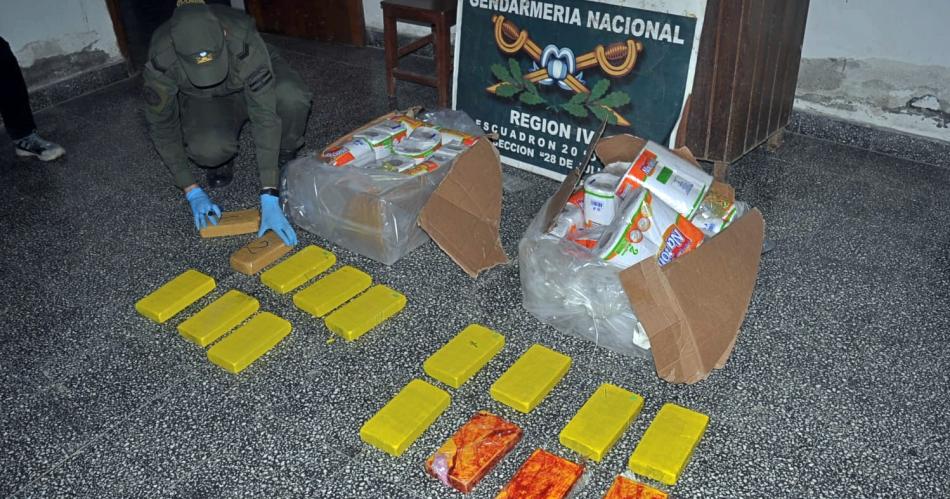 Gendarmeriacutea incautoacute 16 kilos de cocaiacutena y 264 kilos de hojas de coca en Salta