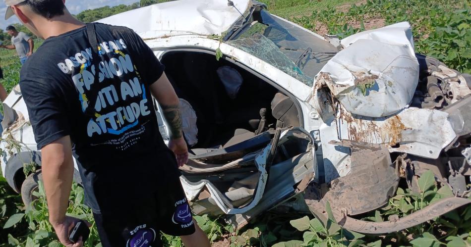 SECUELAS- El Renault de Lucas terminó destrozado La víctima dejó de existir mientras era conducida -en ambulancia- hacia el Hospital Zonal de Quimilí Moreno