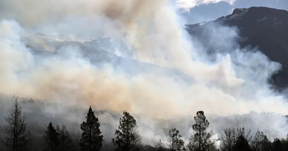 El Bolsoacuten- llanto y emocioacuten en los vecinos por la lluvia en zona de incendios forestales