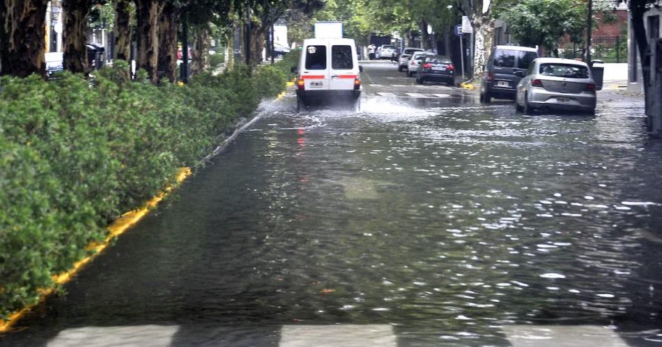 Maacutes de 97 mil hogares estaacuten sin luz en el AMBA luego del temporal de lluvia y viento