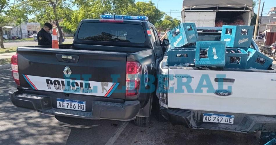 Un moacutevil policial impactoacute contra dos camionetas estacionadas en el Bdeg Ameacuterica del Sur