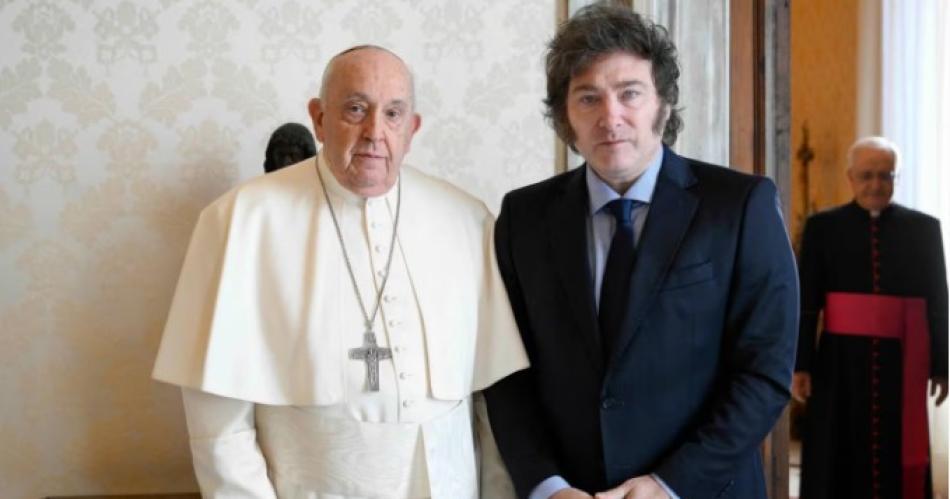 El papa Francisco y el presidente Javier Milei tras la reunión en el Vaticano (Foto- AFP - Vatican Media)