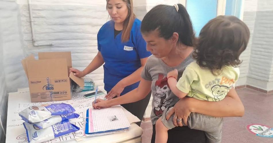 Entregan aportes nutricionales a menores y embarazadas (Foto- Municipalidad de la Capital)