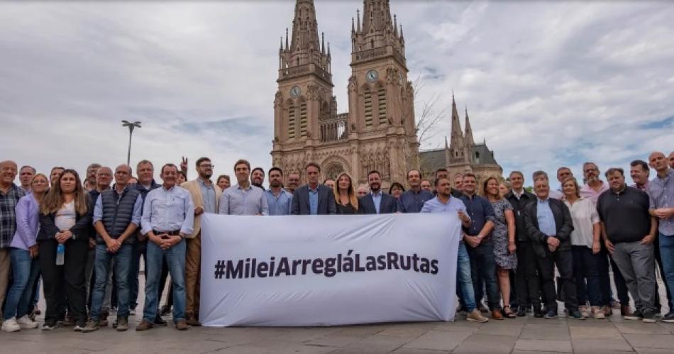 LUJÁN Los intendentes eligieron la basílica de Lujn para reunirse y firmar el pedido