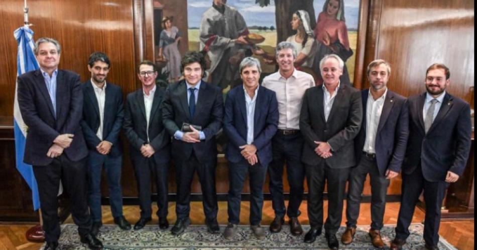 El equipo económico celebró el índice de la inflación (Foto- X  @LuisCaputoAR)