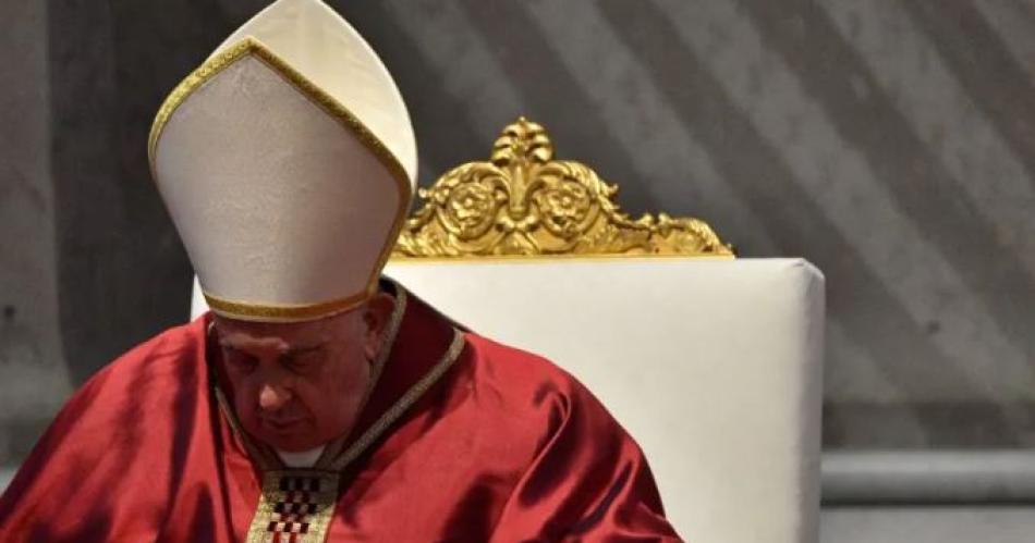 Internaron al papa Francisco por una bronquitis