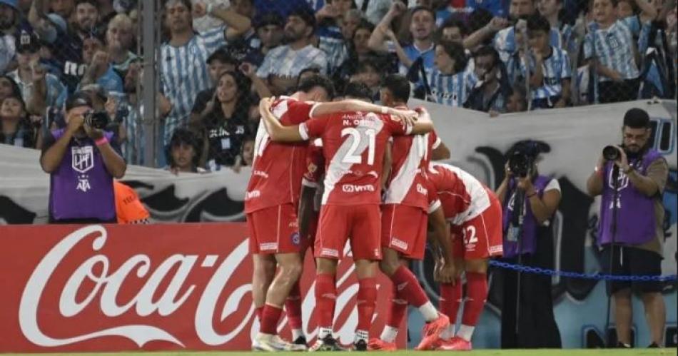 Argentinos Juniors silencioacute el Cilindro y trepoacute a la punta