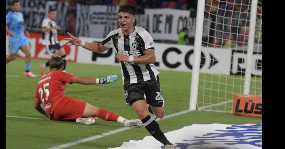 FELICIDAD Diego Barrera ingresó en el segundo tiempo y marcó el 4-0 ante Belgrano de Córdoba