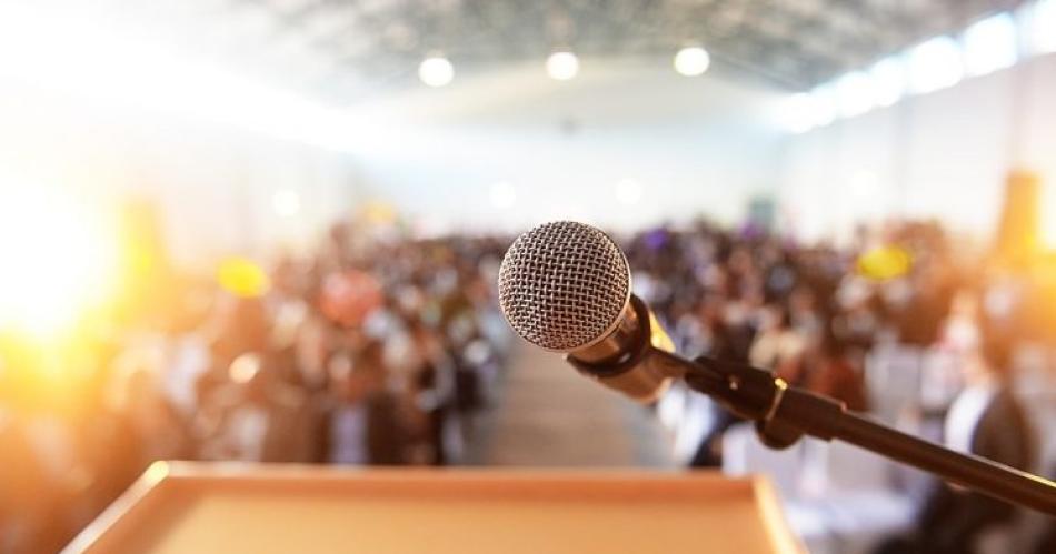 Dictn un taller de oratoria en el Consejo de Ingeniería (Foto- Internet)