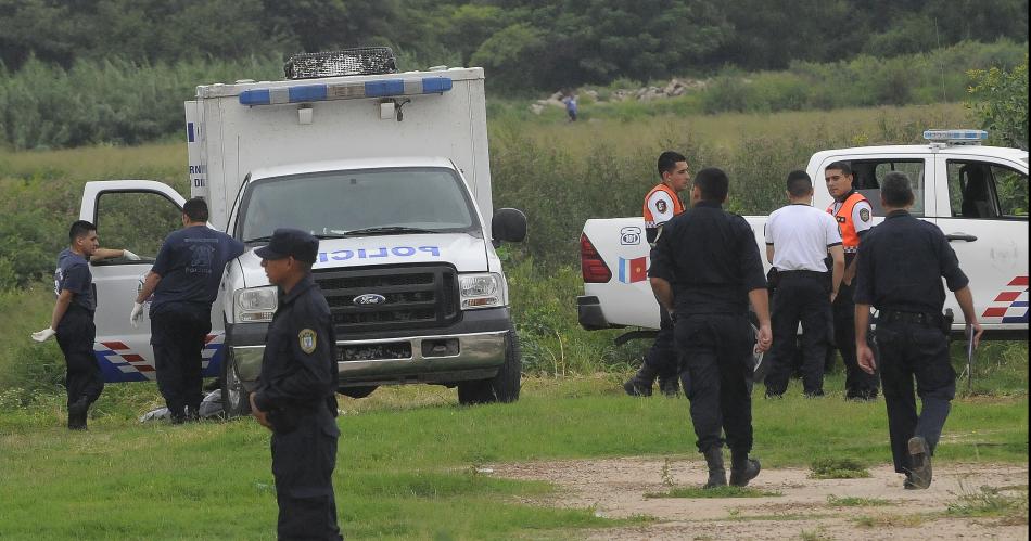 Tercer diacutea de shock en Tipiro por tragedia de familia oriunda de Buenos Aires en el riacuteo Dulce