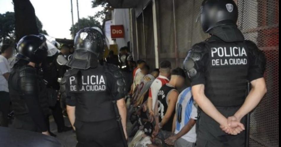 Huracaacuten vs San Lorenzo- detenidos e hinchas sancionados con cuatro antildeos sin ingresar a estadios