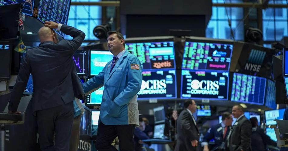 El Merval retrocede y las acciones argentinas en Wall Street operan mayoritariamente en baja