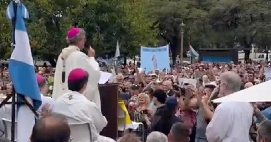 El arzobispo Garciacutea Cuerva brindoacute una masiva misa por la salud del papa Francisco