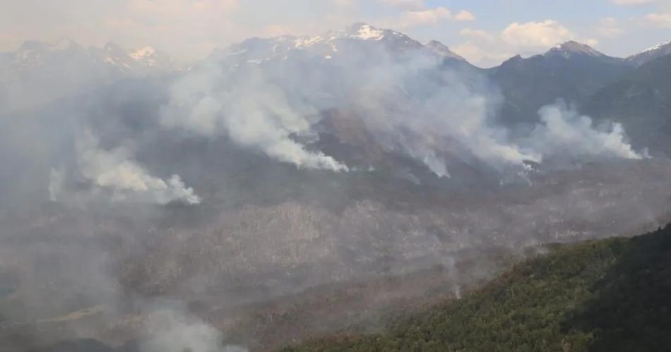 Jorge Azar director de Aviacioacuten Civil- El avioacuten de la provincia fue determinante para extinguir el fuego Parque Nacional Lanin