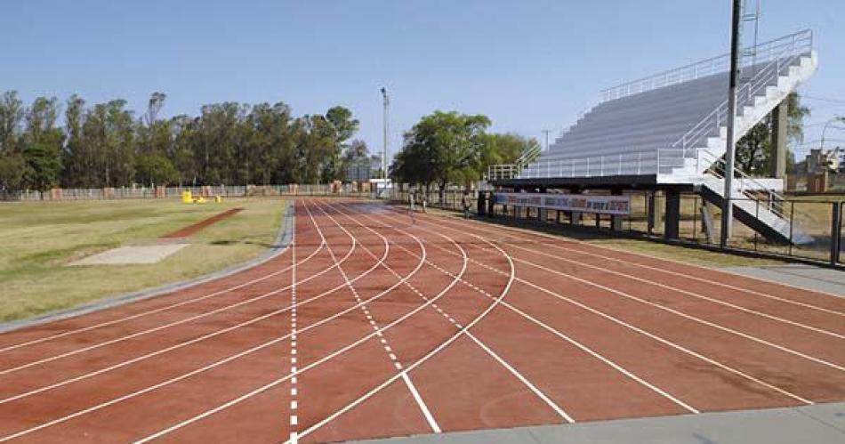 Mantildeana se abre la temporada de atletismo de pista en el Polideportivo Provincial 