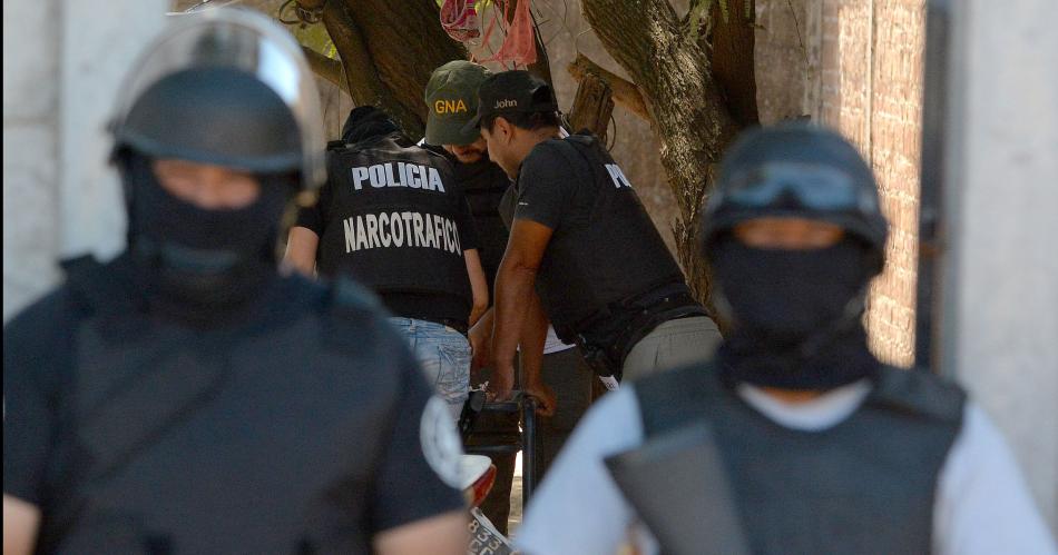 CERTERO Los policías golpearon a la siesta en la vivienda