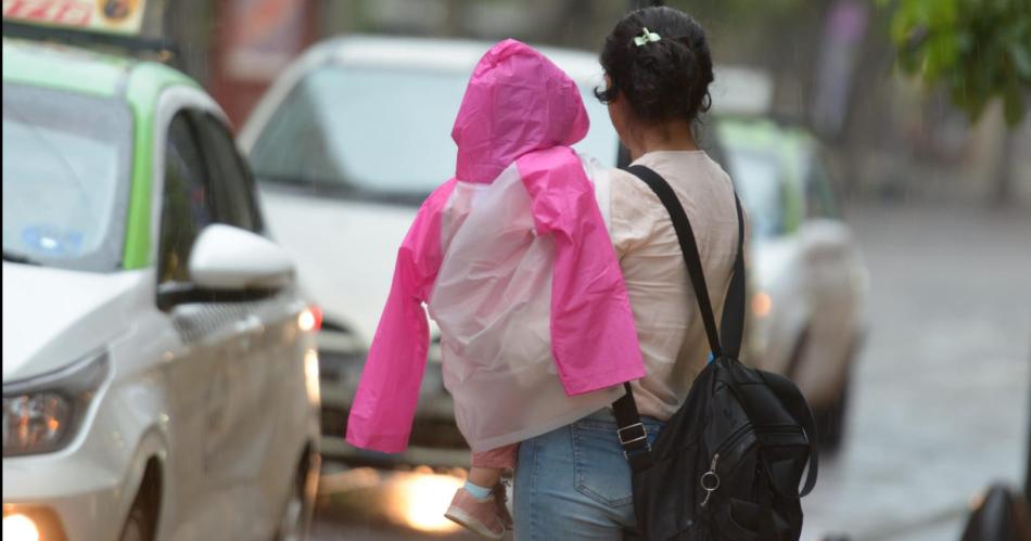 Los santiagueños tendr que salir con pilotos y paraguas ya que se esperan lluvias y tormentas aisladas (Foto El Liberal)