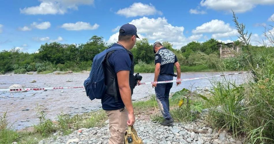 Conmocioacuten en Tucumaacuten- hallaron sin vida a una nena de 7 antildeos a orillas del riacuteo y detuvieron a su madre