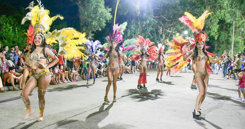 Los corsos cerraron con presentaciones en los barrios General Paz y Caacuteceres