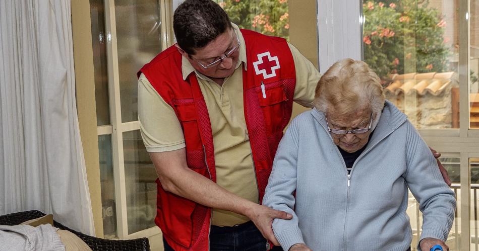 La filial local de Cruz Roja dictaraacute el taller Cuidado de Adulto Mayor