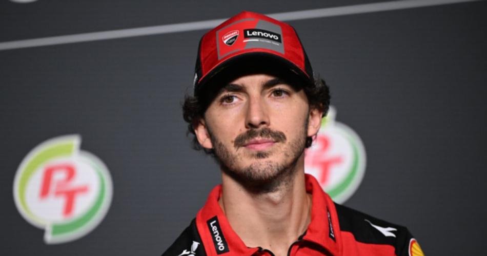 El piloto italiano Pecco Bagnaia estaacute siendo tentado por otra gran faacutebrica de MotoGP