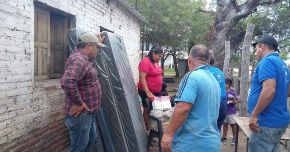 Asisten a damnificados por las fuertes lluvias en el Interior santiaguentildeo