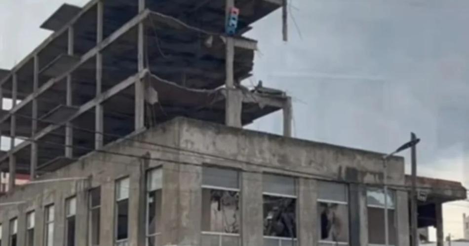 Pudo haber sido una tragedia- se derrumboacute un edificio abandonado y provocoacute destrozos en un local comercial