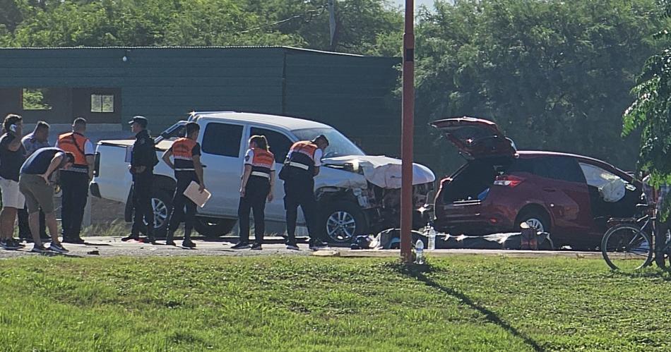 VIDEO  Tragedia en Ruta 34- el momento en el que intentan rescatar las personas atrapadas en el auto