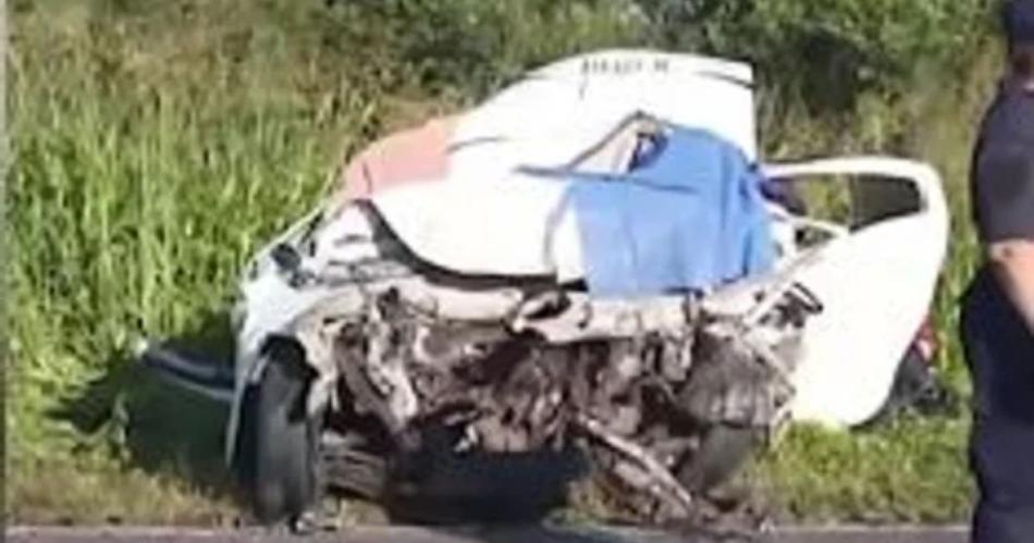 Micro con pasajeros rumbo a Santiago del Estero impactoacute contra un auto y hay dos muertos