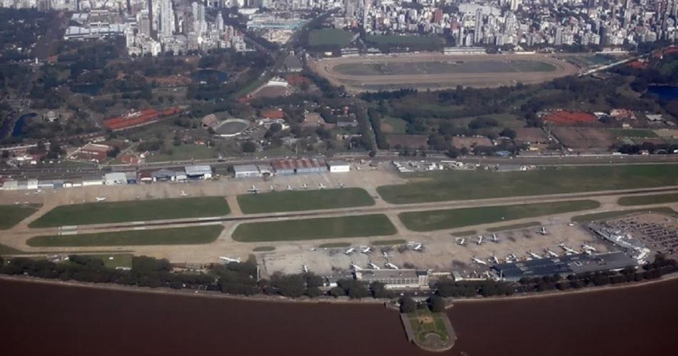 La mayoría de los vuelos previstos para aterrizar en Aeroparque fueron redirigidos a Ezeiza (Foto- Noticias Argentinas)