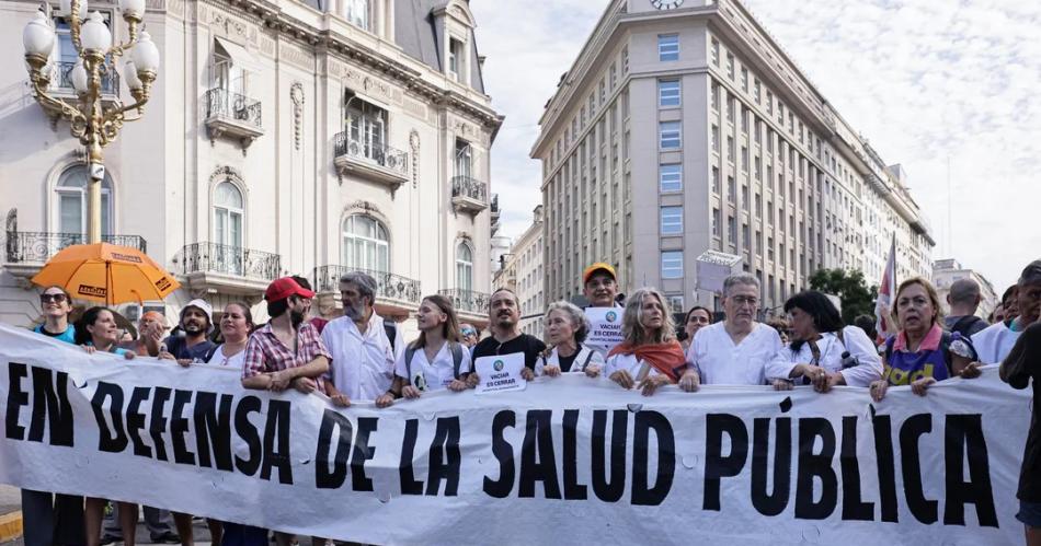 Meacutedicos renunciaron al Ministerio de Salud por su desmantelamiento 