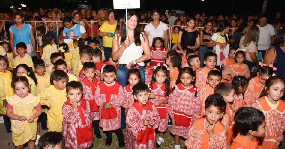 Los Jardines Municipales de Fernaacutendez vivieron un divertido y colorido acto de inicio del ciclo lectivo