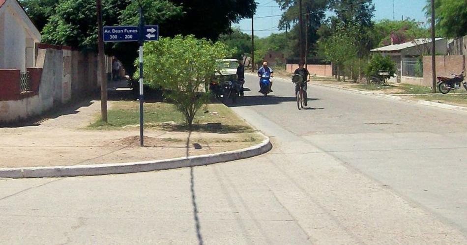 Indignacioacuten en Monte Quemado por brutal maltrato animal- motociclista arrastroacute a un cachorro y el video se hizo viral