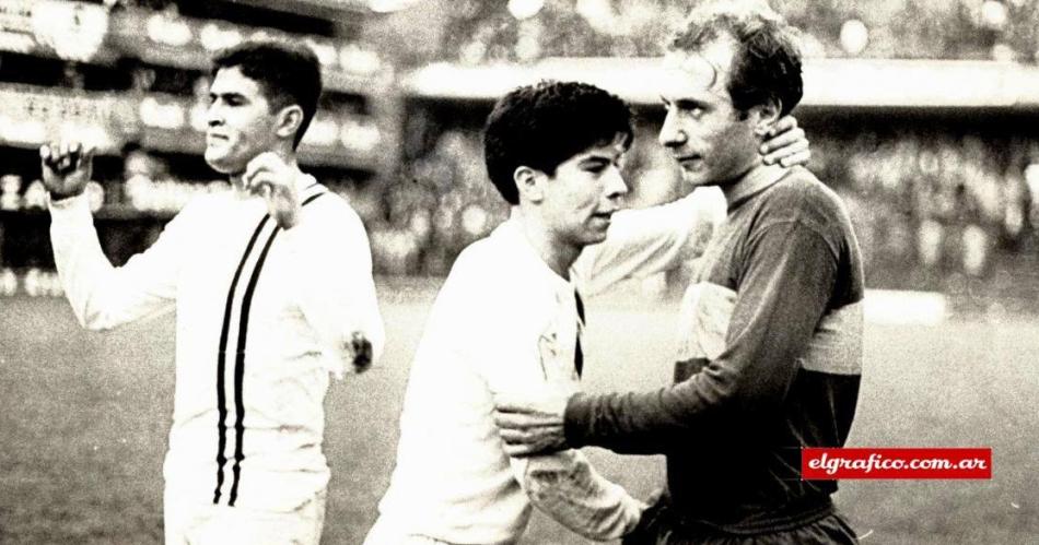 René Taboada durante un partido ante Boca Juniors Foto- El Grfico