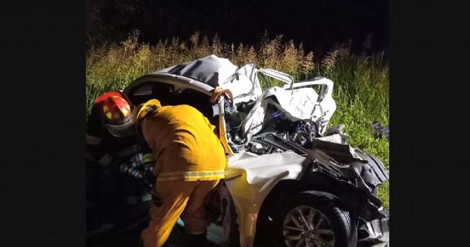 Colectivo santiaguentildeo chocoacute un automoacutevil en Coacuterdoba- 3 muertos y varios heridos de gravedad