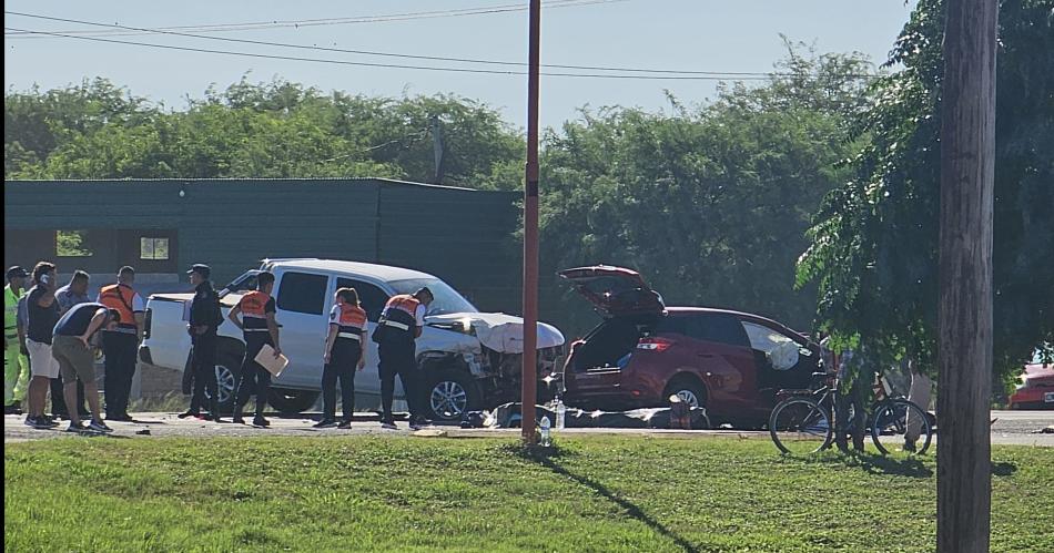 Intentoacute sobrepasar una camioneta y chocoacute de frente a familia rosarina- dos ocupantes murieron