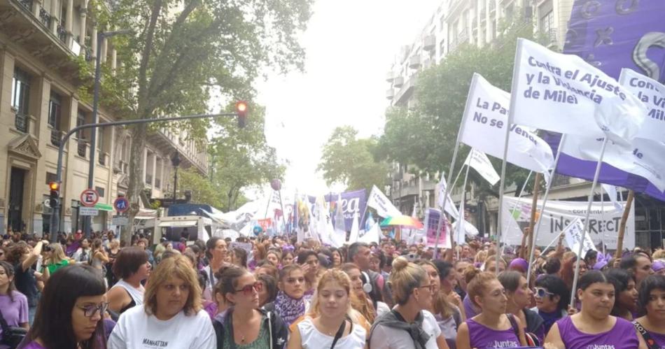 Las mujeres marchan en distintos puntos del paiacutes en el marco del 8M