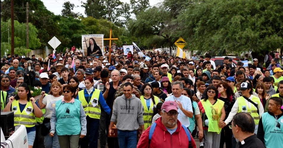 Multitudinaria fiesta patronal de Santa Mama Antula en Villa Siliacutepica