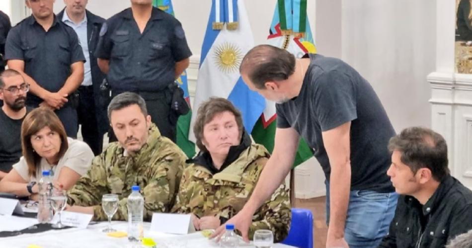 Javier Milei durante el temporal que dejó 13 muertos en Bahía Blanca 2023 Foto- Presidencia