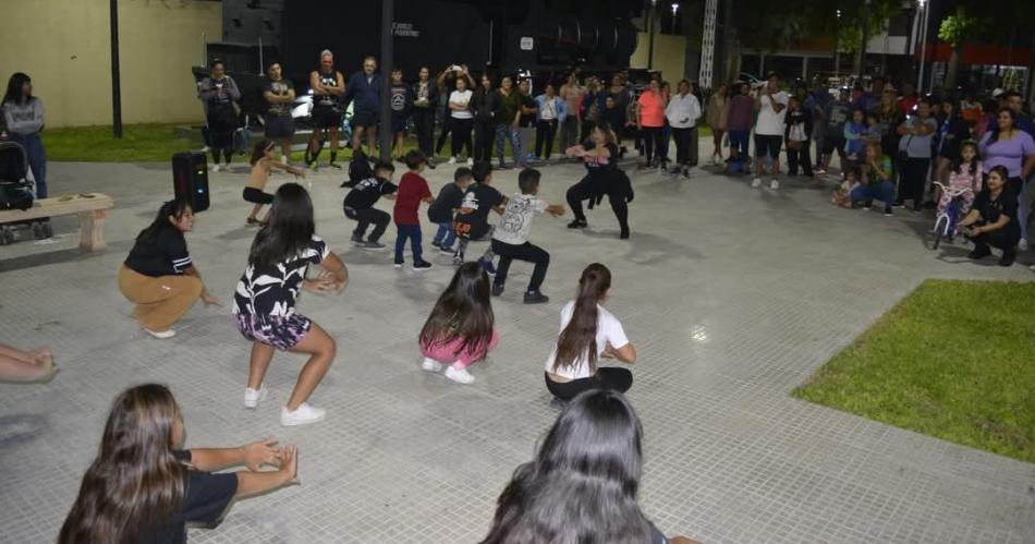 Dieron inicio en Friacuteas las Plazas con Ritmo y Feria de Artesanos