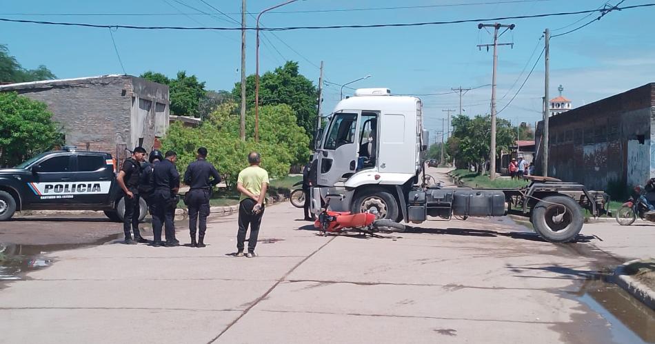 Motociclista gravemente herido tras colisionar con un camioacuten en el interior