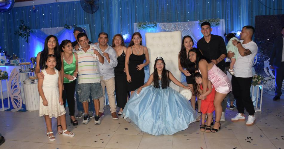 AITANA MALDONADO FESTEJOacute SUS 15 ANtildeOS