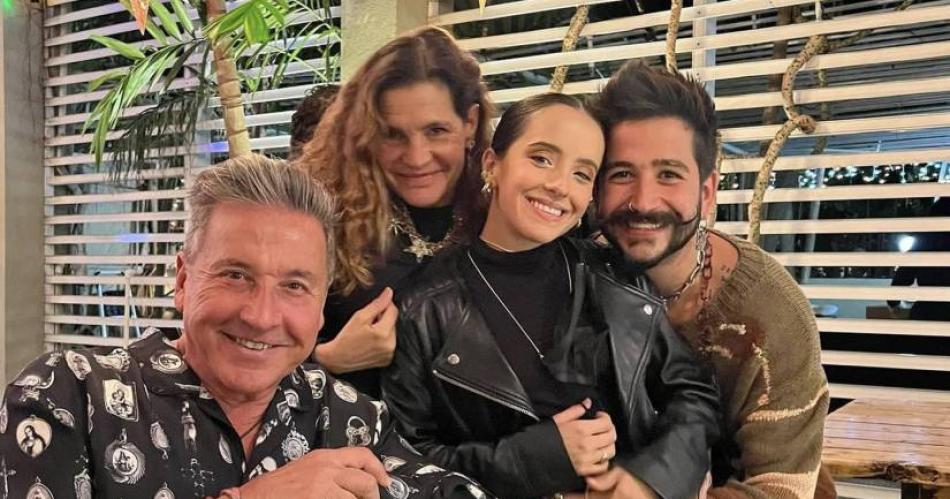 FAMILIA El cantante con los Montaner Su familia política