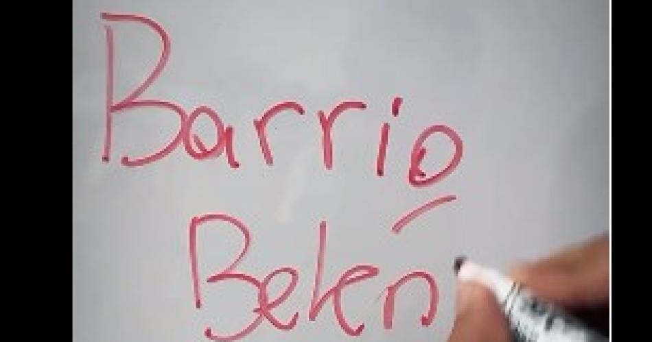 Dantildeos en la UPA del Bdeg Beleacuten por vecinos enfurecidos con una persona que prometiacutea regalos por redes