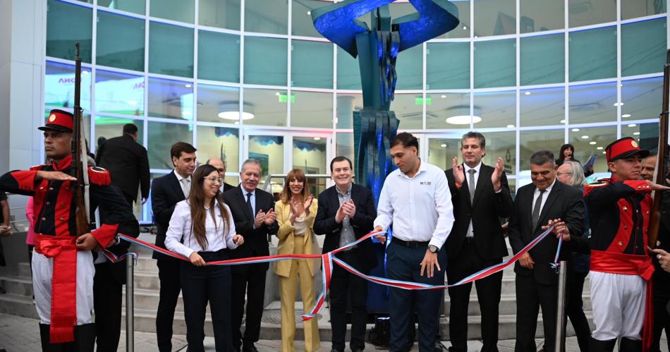 Zamora inauguroacute el nuevo edificio de la subsecretariacutea de turismo de la provincia en Las Termas