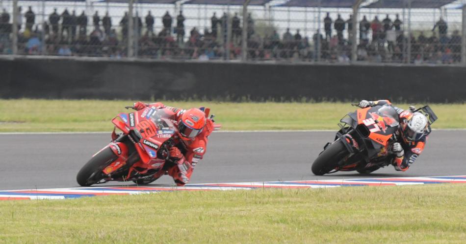 Marc Marquez piloto español ganó la carrera sprint