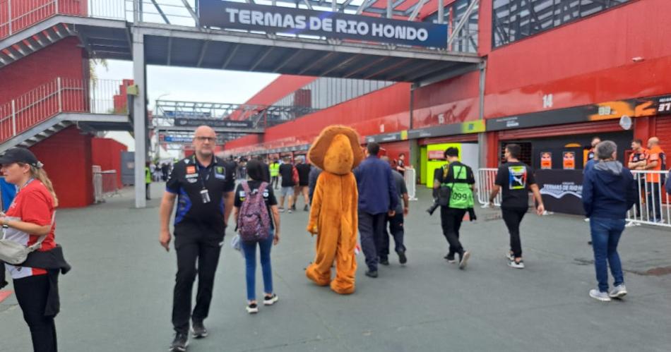 FOTOS Asiacute se vive el uacuteltimo diacutea del GP de Repuacuteblica Argentina en Las Termas