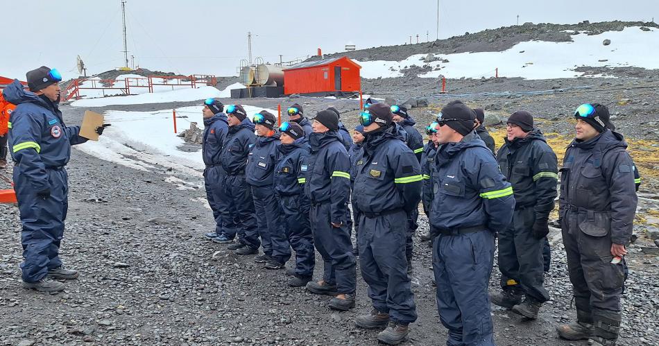 El aporte de un Santiaguentildeo en una base de la Antaacutertida Argentina