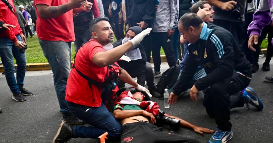 Habriacutean identificado al uniformado que le rompioacute la cabeza de un disparo al fotoacutegrafo Pablo Grillo