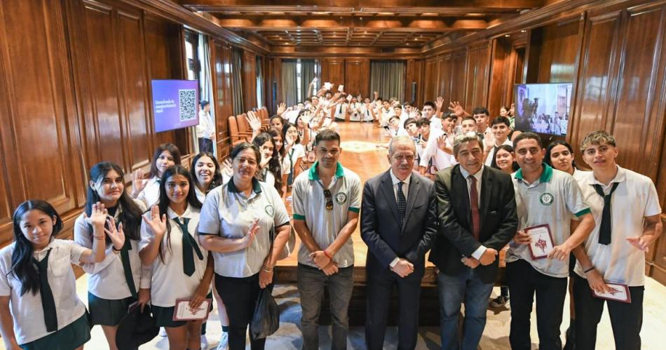 El jefe de Gabinete recibioacute a alumnos del Colegio Secundario de Sachayoj